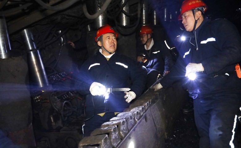 韓福生在新陸礦宣講調(diào)研檢查時(shí)強(qiáng)調(diào) 優(yōu)化煤炭資源開(kāi)...